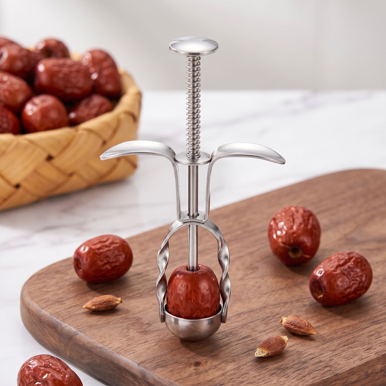 Инструмент для удаления косточ – обзор и цена Cherry Pitter Tool